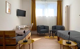 Alles komplett - 2 Schlafzimmer, große Küche, Bad
